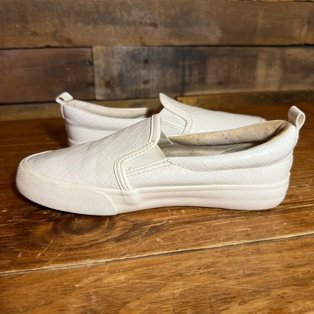 Cat &‎ Jack - Girls' Hailey Slip-On Sneakers, White, Size 2 Kids